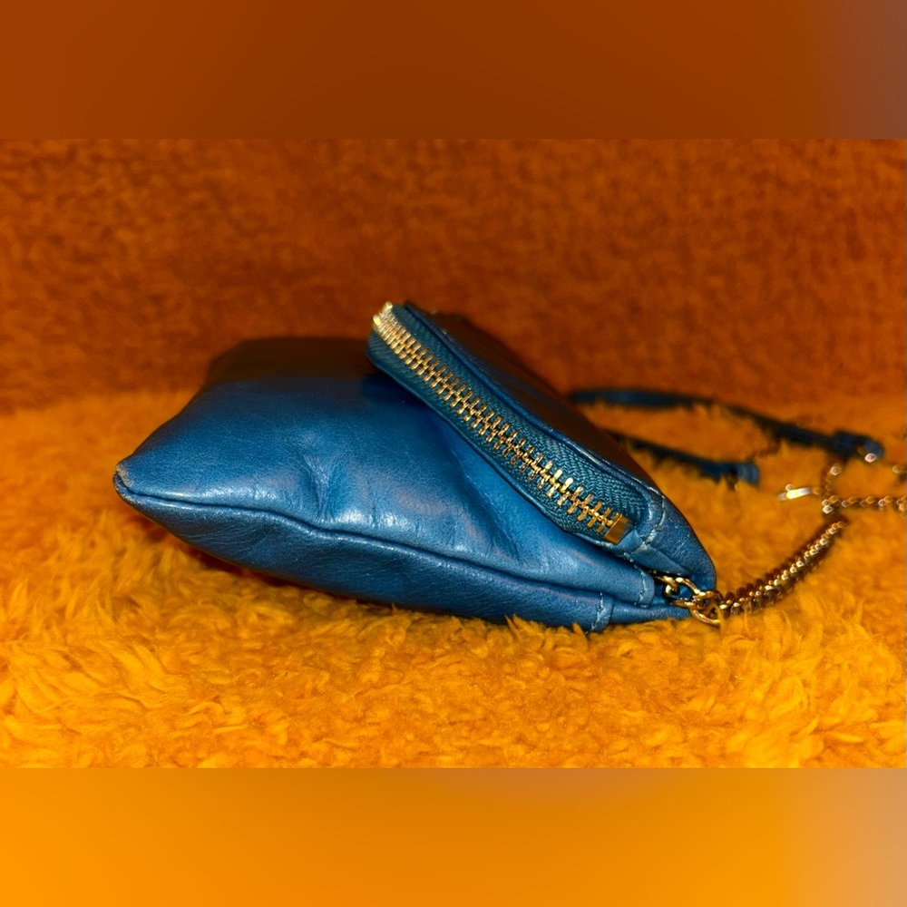 HOBO International Vintage Daria Convertible Crossbody Clutch - Picture 3 of 8